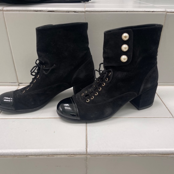 Chanel Black Suede Ankle Boots with CC Logo Pearl Detail Sz 38 - Picture 7 of 10